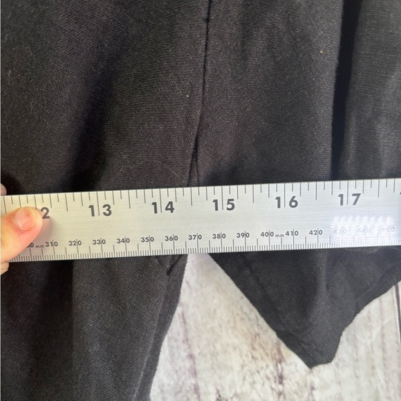 Abercrombie & Fitch Linen Cut Out Black Short Sleeve Dress
Small - Picture 7 of 8